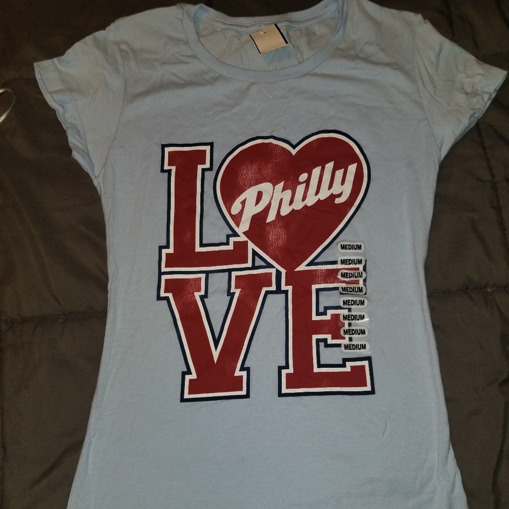 Womens Tee. LOVE PHILLY!